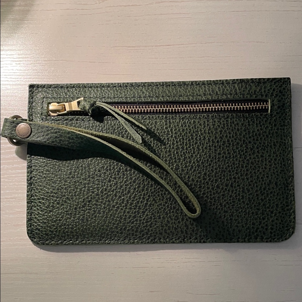 Portland Leather Green Textured Wristlet
